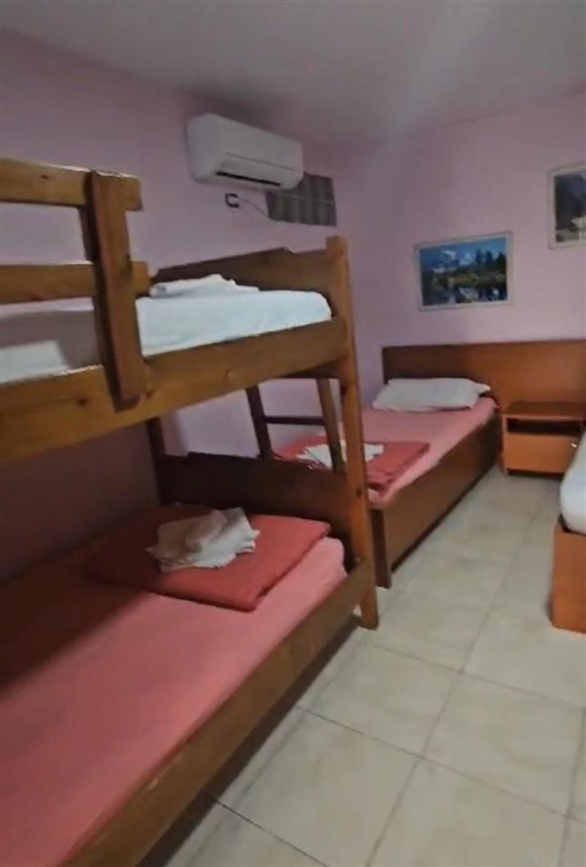 Tirane, jepet me qera apartament 1+1 Kati 1, 65 m² 400 € (Qender)