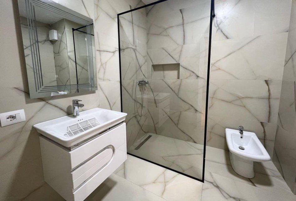 Tirane, shitet apartament 1+1 Kati 4, 75 m² 165.000 € (Komuna Parisit)