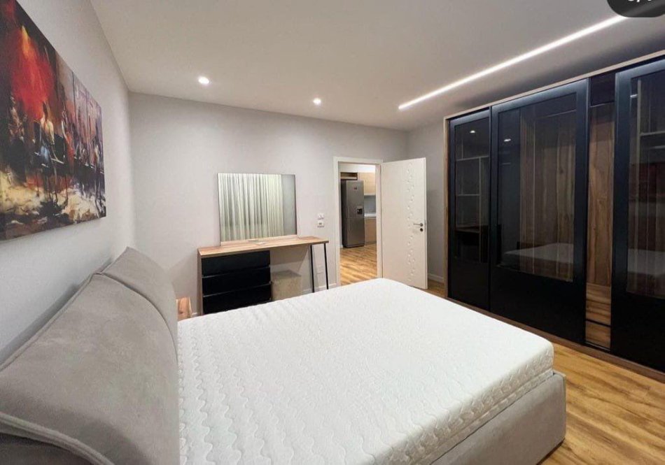 Tirane, shitet apartament 1+1 Kati 4, 75 m² 165.000 € (Komuna Parisit)