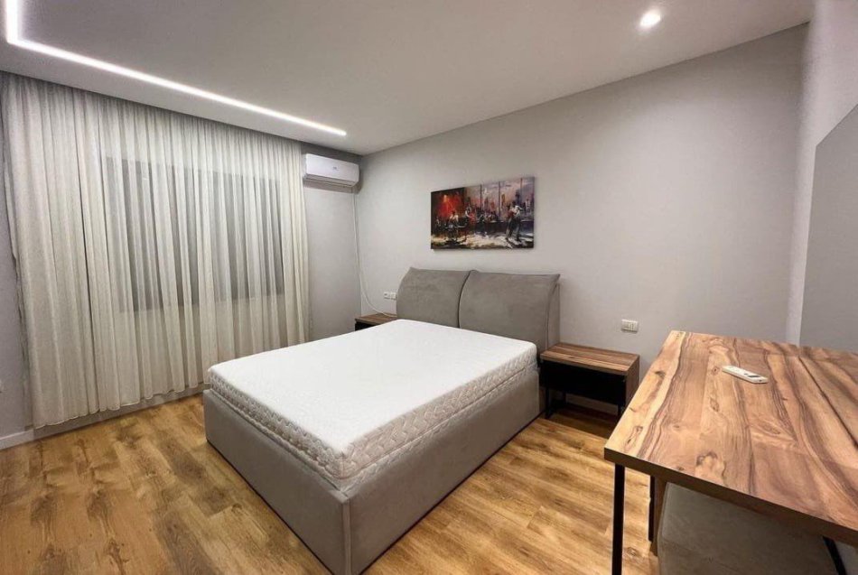 Tirane, shitet apartament 1+1 Kati 4, 75 m² 165.000 € (Komuna Parisit)