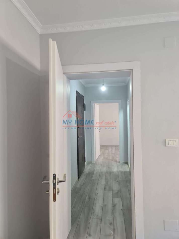 Tirane, shitet apartament 1+1 Kati 3, 53 m² 