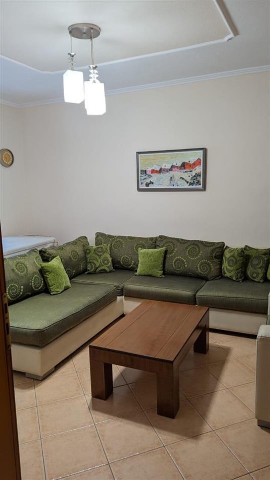 Tirane, shitet apartament 2+1+Ballkon Kati 2, 92 m² 114.000 € (Rruga Lord Bajron, Laprake)