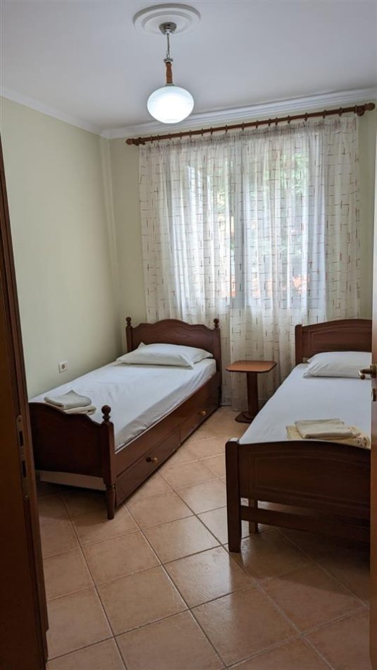 Tirane, shitet apartament 2+1+Ballkon Kati 2, 92 m² 114.000 € (Rruga Lord Bajron, Laprake)