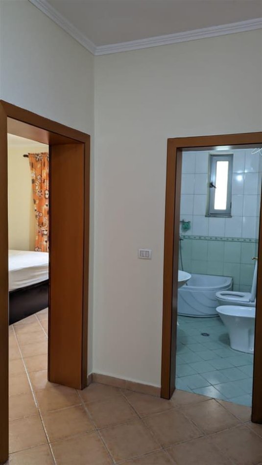 Tirane, shitet apartament 2+1+Ballkon Kati 2, 92 m² 114.000 € (Rruga Lord Bajron, Laprake)
