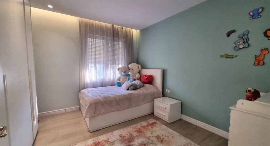 Tirane, jepet me qera apartament 2+1 Kati 5, 113 m² 900 € (Komuna e Parisit)