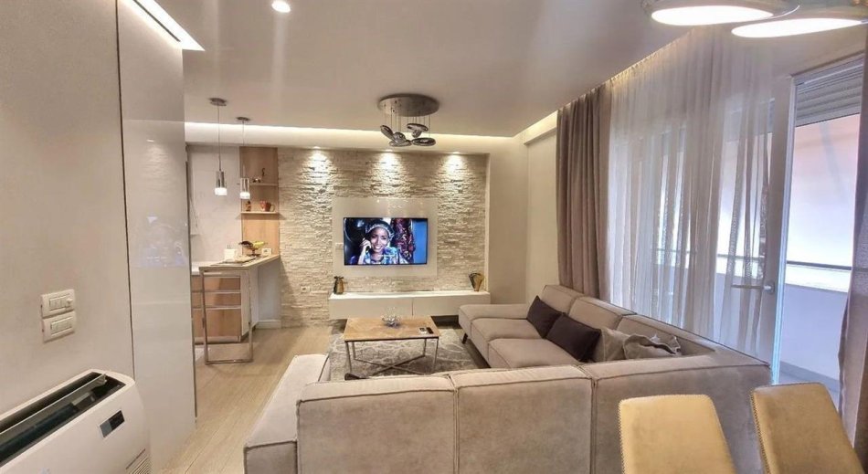 Tirane, jepet me qera apartament 2+1 Kati 5, 113 m² 900 € (Komuna e Parisit)