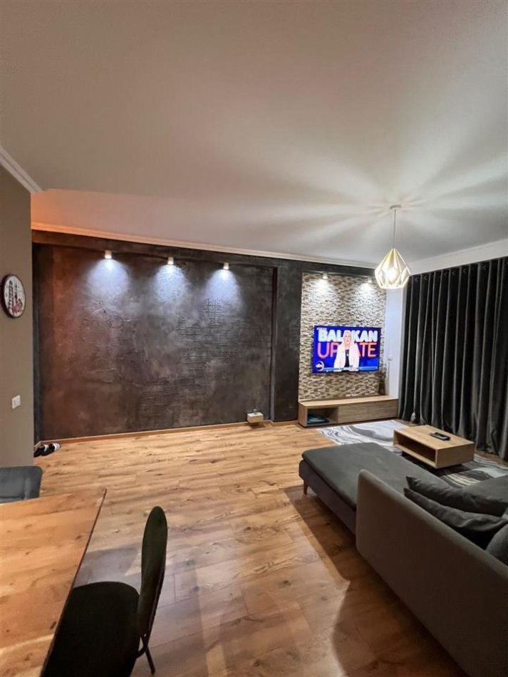 Tirane, jepet me qera apartament 2+1 Kati 3, 108 m² 800 € (Kopshti Botanik)