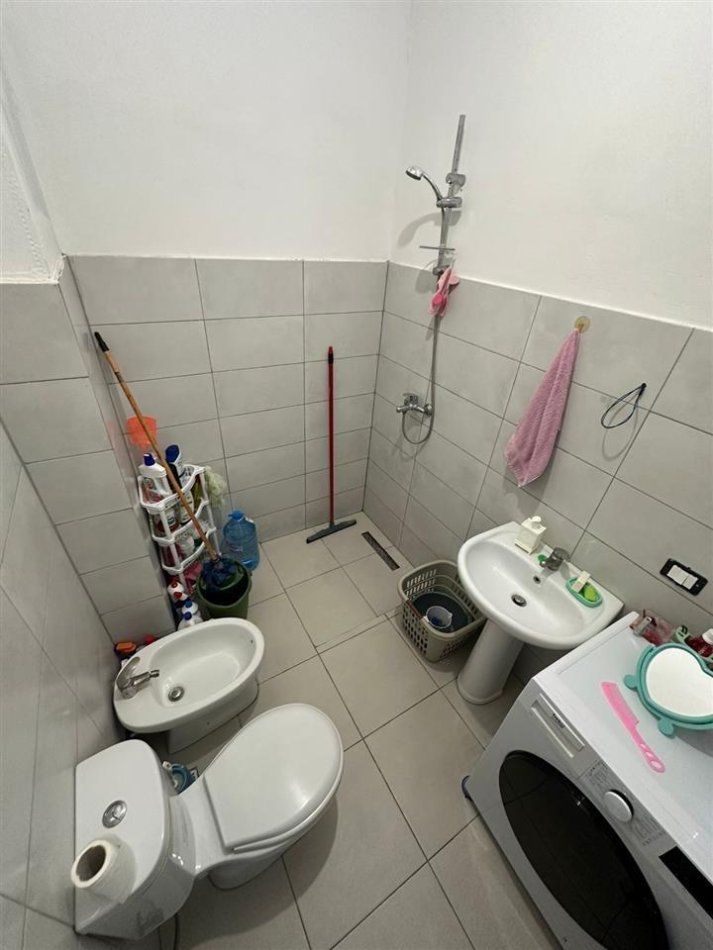 Tirane, jepet me qera apartament 2+1 Kati 7, 85 m² 400 € (kamez)