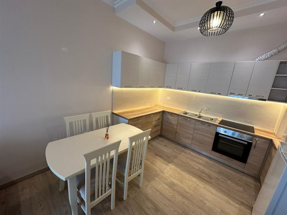 Tirane, jepet me qera apartament 2+1 Kati 3, 80 m² 650 € (21 Dhjetori)