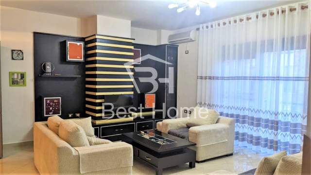 Tirane, jepet me qera apartament 2+1+BLK Kati 4, 112 m² 600 Euro (Rruga e Barrikadave)
