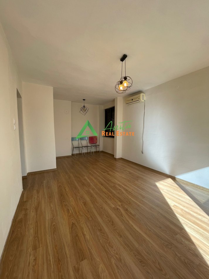 Tirane, jepet me qera apartament 2+1 Kati 3, 75 m² 400 € (Brryli)