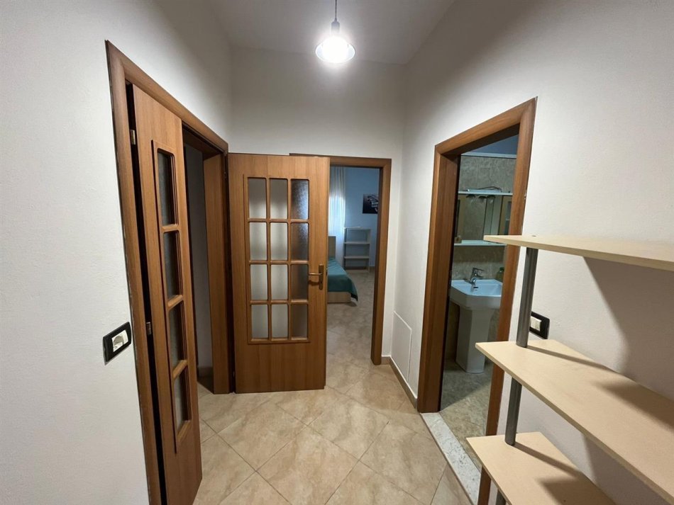 Tirane, jepet me qera apartament 2+1 Kati 3, 117 m² 550 € (Rruga 5 Maj)