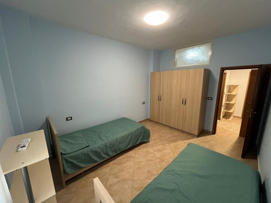 Tirane, jepet me qera apartament 2+1 Kati 3, 117 m² 550 € (Rruga 5 Maj)