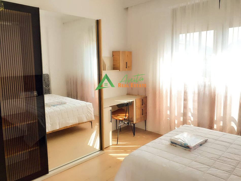Tirane, jepet me qera apartament 2+1 Kati 7, 120 m² 950 € (Pazari i Ri)