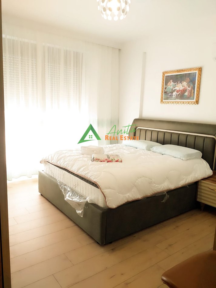 Tirane, jepet me qera apartament 2+1 Kati 7, 120 m² 950 € (Pazari i Ri)