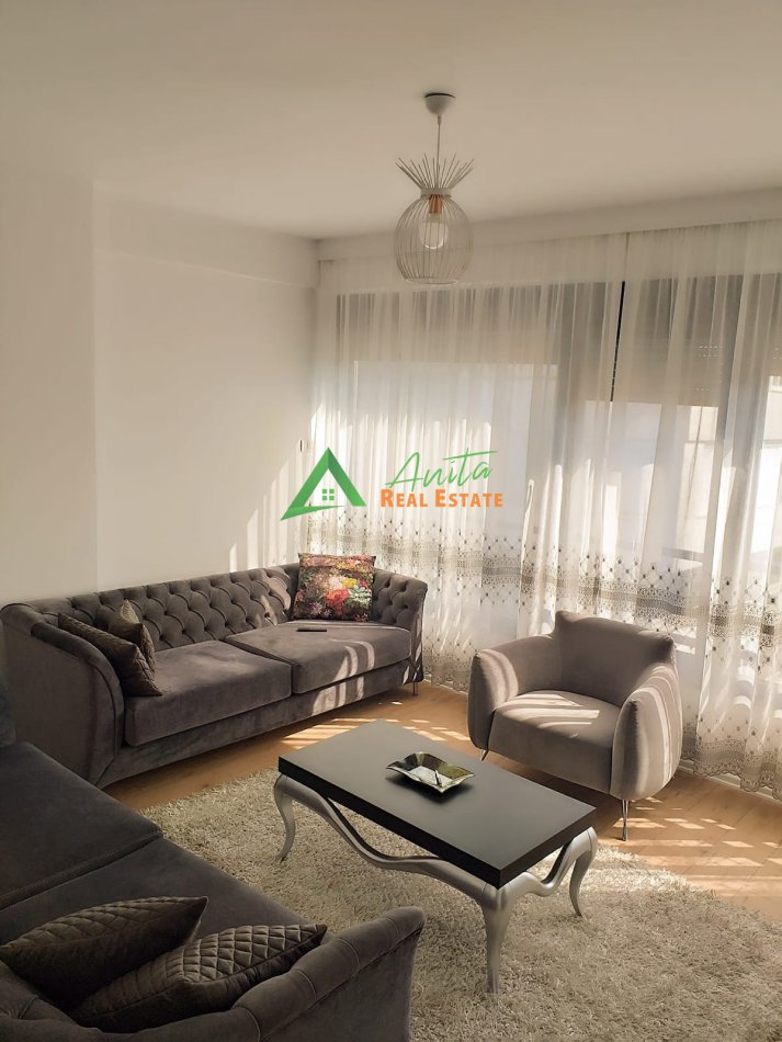 Tirane, jepet me qera apartament 2+1 Kati 7, 120 m² 950 € (Pazari i Ri)