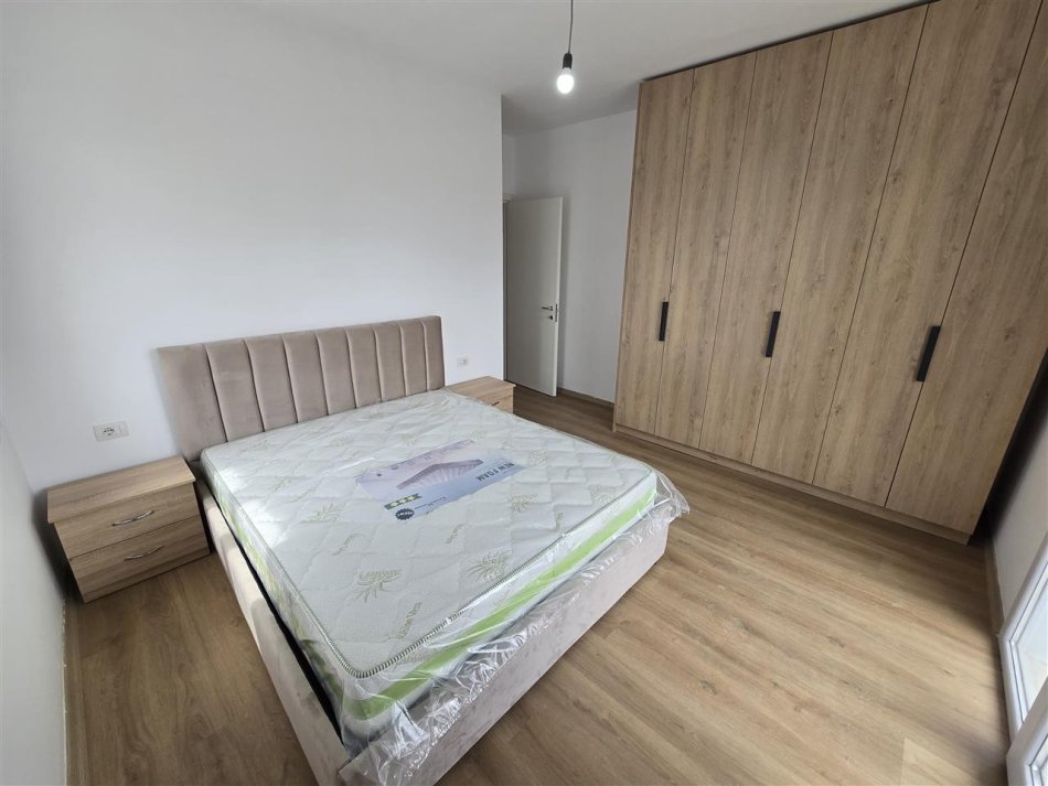 Tirane, jepet me qera apartament 2+1 Kati 2, 80 m² 550 € (Fusha e Aviacionit)