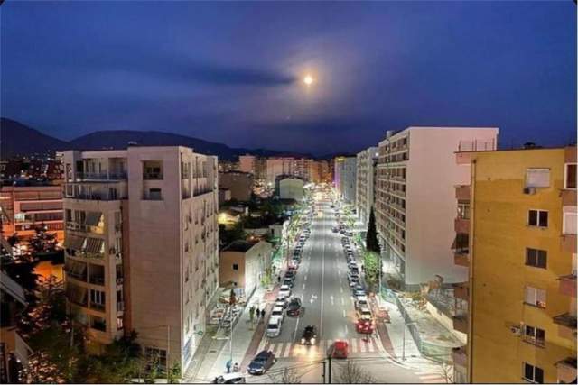 Tirane, jepet me qera dyqan Kati 0, 23 m² 40.000 Leke