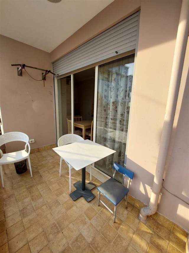 Durres Vollga, jepet me qera apartament Kati 4, 500 Euro
