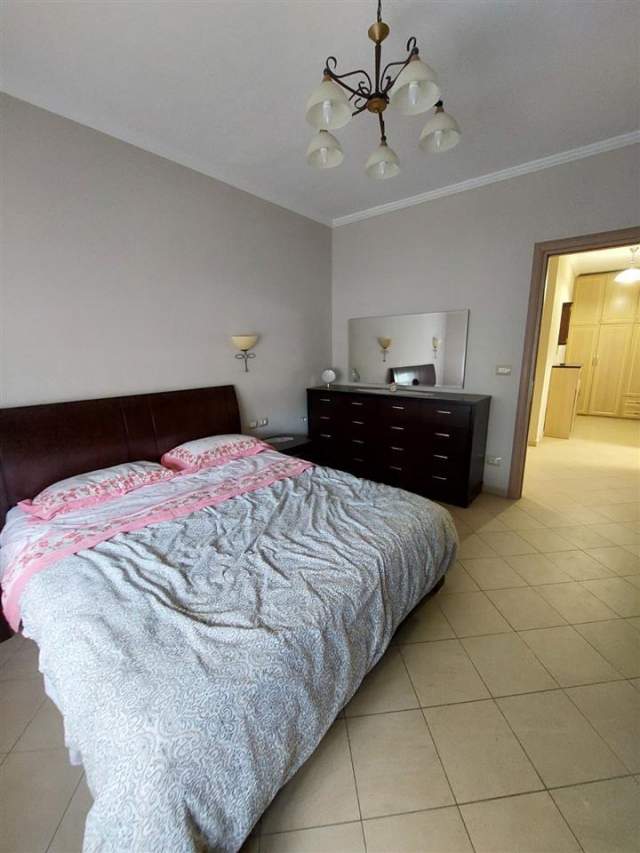 Durres Vollga, jepet me qera apartament Kati 4, 500 Euro