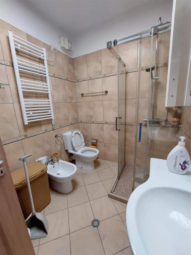 Durres Vollga, jepet me qera apartament Kati 4, 500 Euro