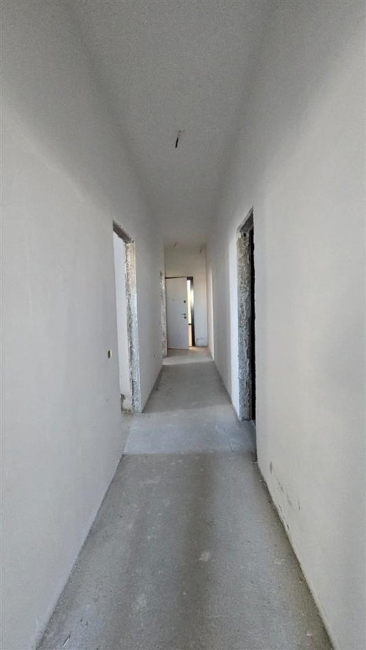 Tirane, shitet apartament 2+1+Ballkon, Kati 7, 120 m2 240,000 € (Rruga Kavajes)