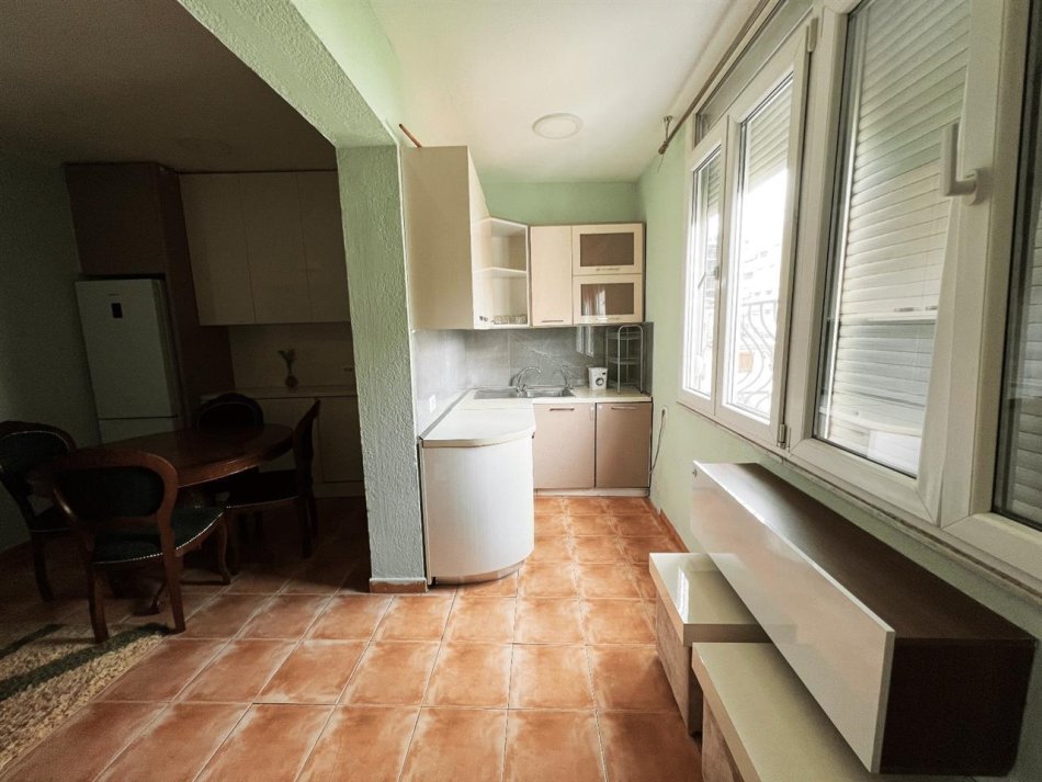 Tirane, jepet me qera apartament 2+1 Kati 5, 88 m² 550 € (Rruga Kosovareve)
