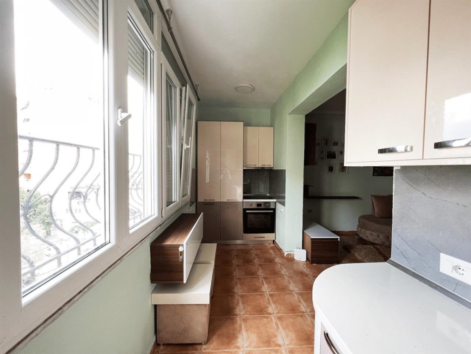 Tirane, jepet me qera apartament 2+1 Kati 5, 88 m² 550 € (Rruga Kosovareve)