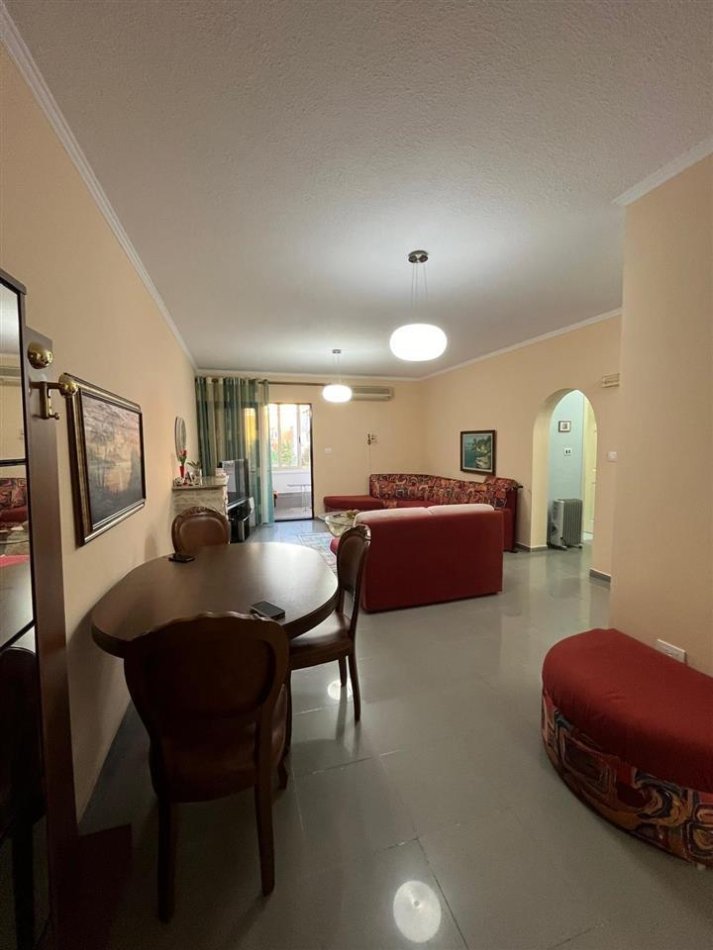 Tirane, jepet me qera apartament 2+1+Ballkon Kati 4, 91 m² 650 € (Rruga e Kosovareve)