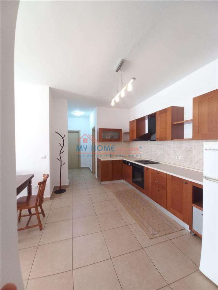 Tirane, jepet me qera apartament Kati 7, 