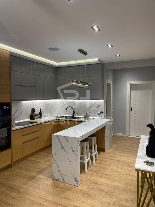 Tirane, jepet me qera apartament 2+1+BLK Kati 6, 90 m² 750 Euro (Fusha e Aviacionit)