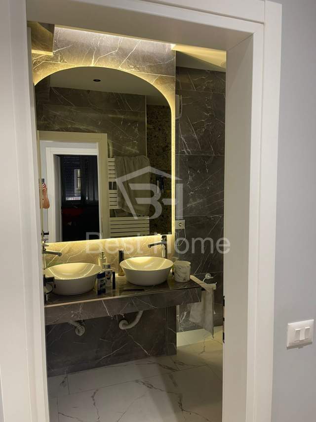 Tirane, jepet me qera apartament 2+1+BLK Kati 6, 90 m² 750 Euro (Fusha e Aviacionit)