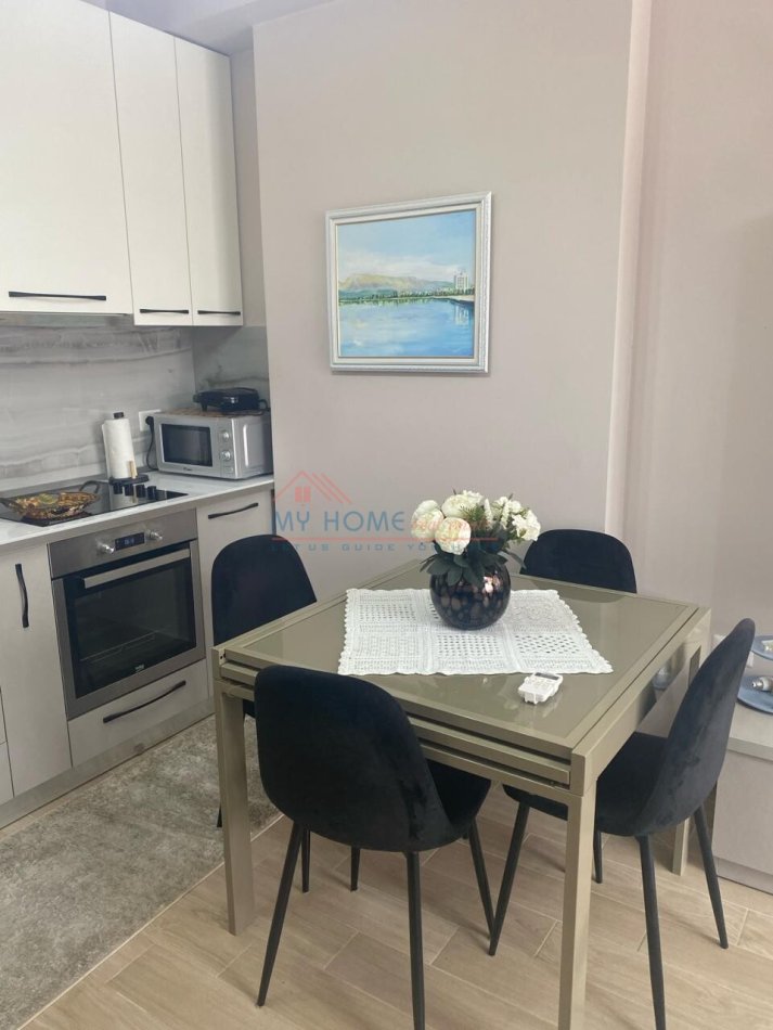 Apartament 2+1 Me Qira Afer Mondialit Ne Pallat Te Ri