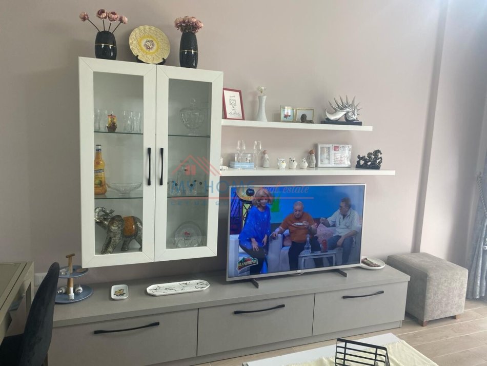 Apartament 2+1 Me Qira Afer Mondialit Ne Pallat Te Ri