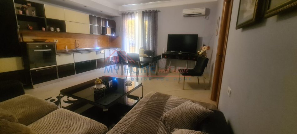 Apartament 2+1+2 Me Qira Ne Bllok Prane Sheshit Willson(Eno)