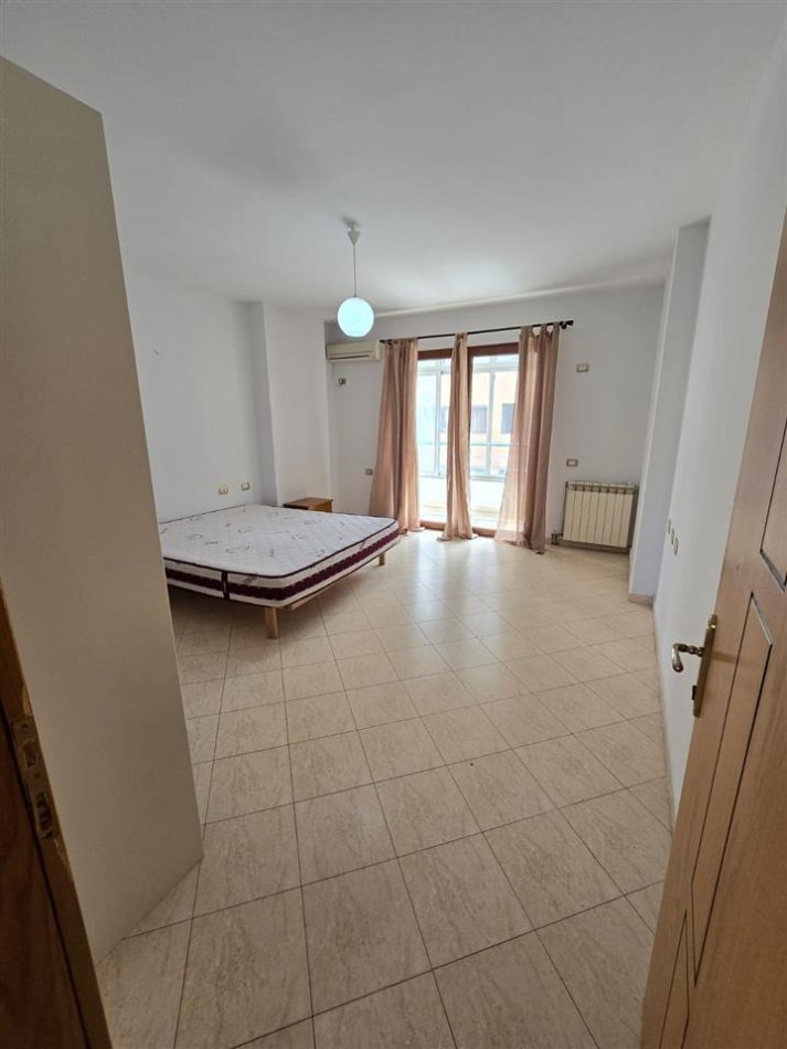 Tirane, shitet apartament 3+1+Ballkon Kati 5, 142 m² 165.000 € (Astir)