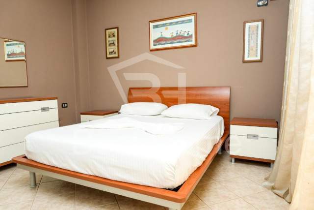 Tirane, jepet me qera apartament 3+1+BLK Kati 5, 150 m² 700 Euro (Qender, Bulevardi Zogu I)