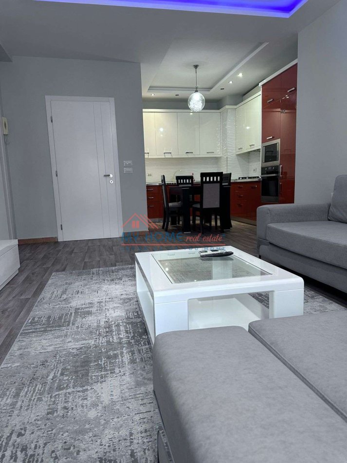 Tirane, jepet me qera 3+1 Kati 5, 115 m² 650 € 