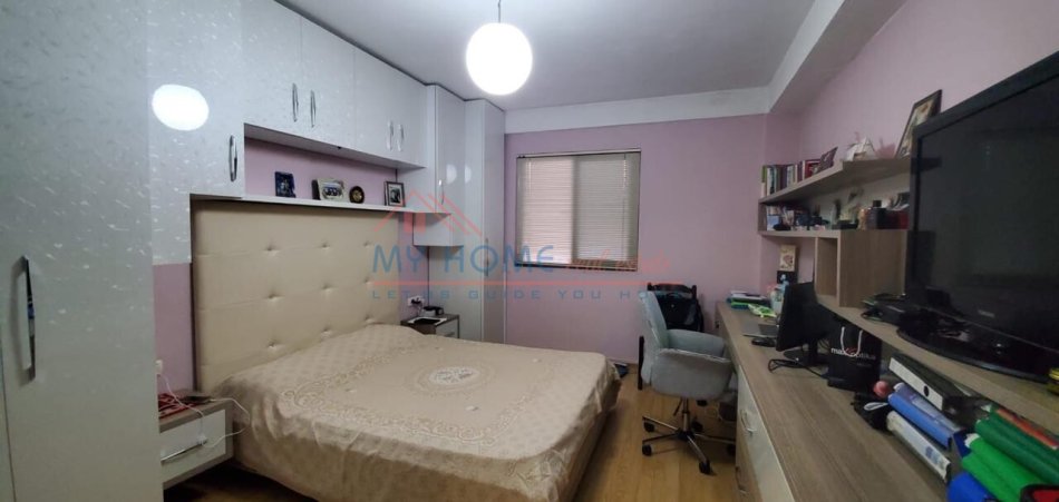 Apartament 3+1 Ne Shitje Tek Mine Peza Prane Me Gjimnazin Qemal Stafa(Bajram)