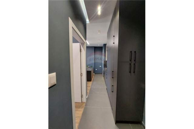 Tirane, jepet me qera apartament 1+1 Kati 4, 72 m² 680 Euro (Rruga Kavajes-Square 21)