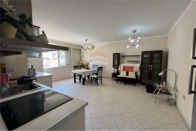 Tirane, shitet apartament 2+1 Kati 3, 80 m² 80.000 Euro (Idriz Dollaku - Ali Demi)