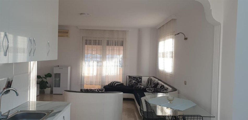 Tirane, jepet me qera apartament 1+1+Ballkon, Kati 5, 84 m² 400 € (Rruga Kongresi Kongresi Manastirit , prane Gjimnazi cajupi)