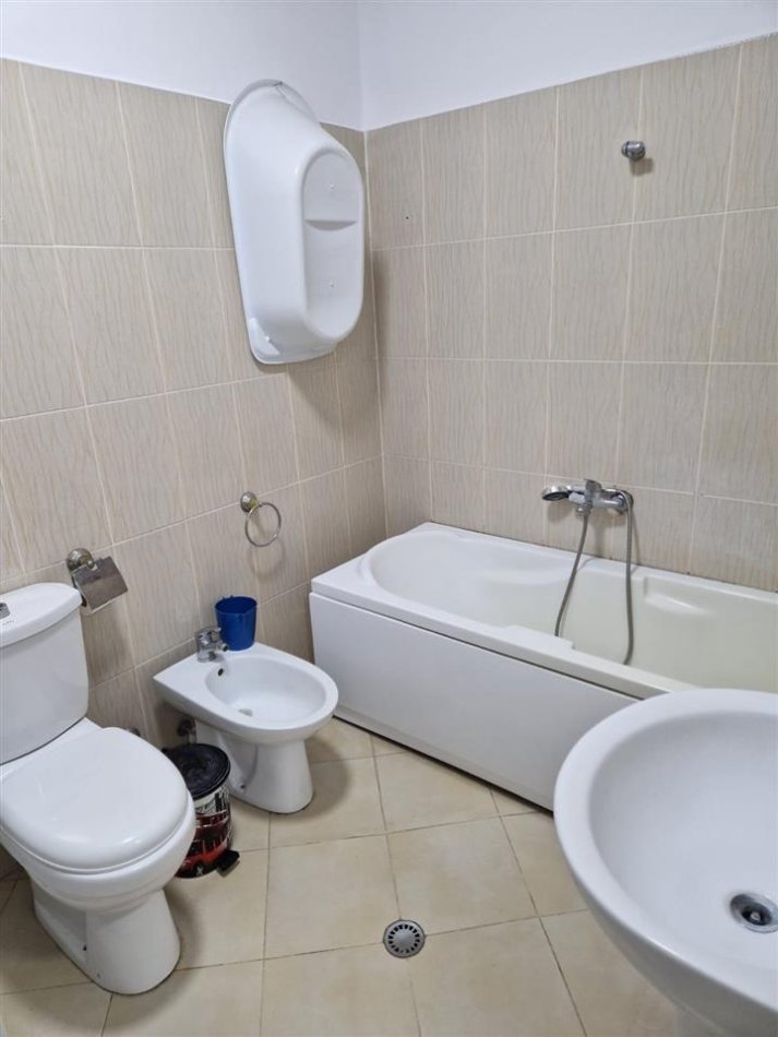 Tirane, jepet me qera 3+1+Ballkon Kati 7, 105 m² 800 € (zogu i zi)