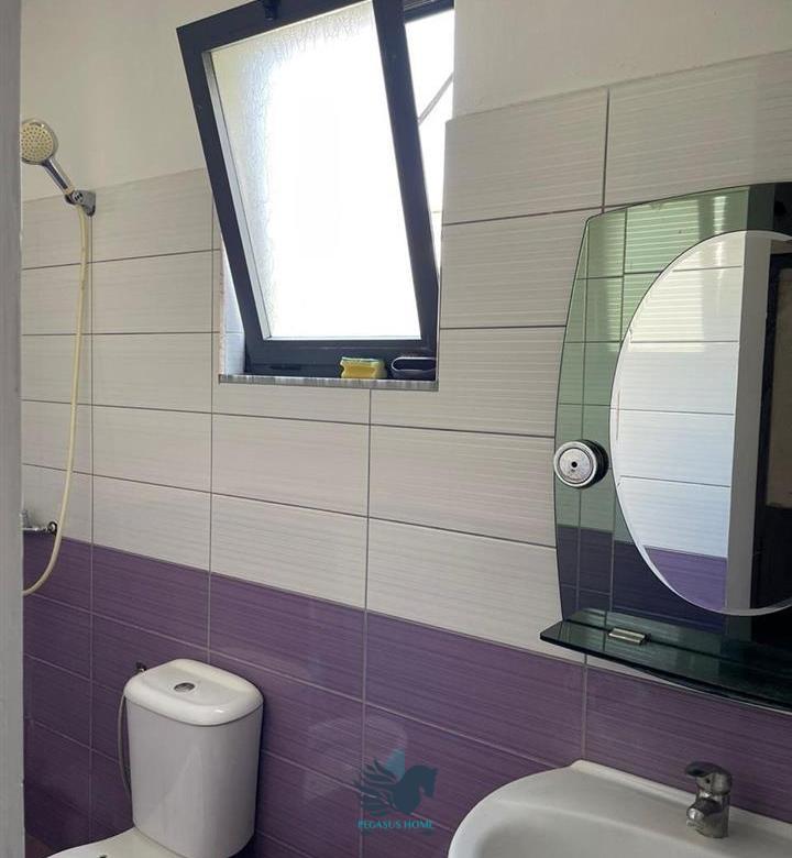 Tirane, jepet me qera Vile 1+1 Kati 1, 70 m² 300 € (Bulevardit I Ri)