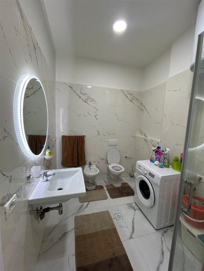 Tirane, jepet me qera apartament 1+1+Aneks+Ballkon Kati 2, 120 m² 650 € (Liqeni i thate)