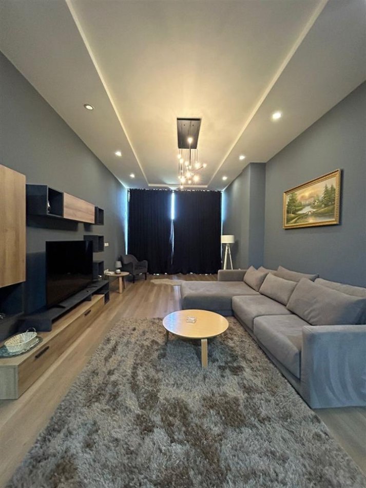 Tirane, jepet me qera apartament 1+1+Aneks+Ballkon Kati 2, 120 m² 650 € (Liqeni i thate)