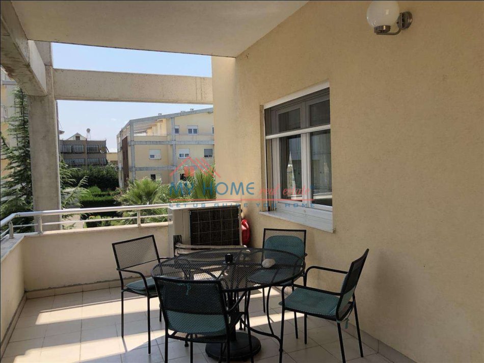 Tirane, jepet me qera apartament 3+1+Ballkon Kati 3, 169 m² 1.500 € (Sauk)