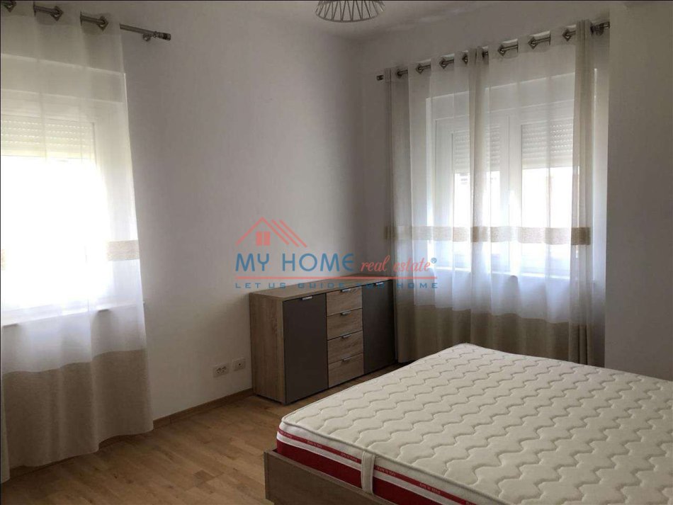 Tirane, jepet me qera apartament 3+1+Ballkon Kati 3, 169 m² 1.500 € (Sauk)