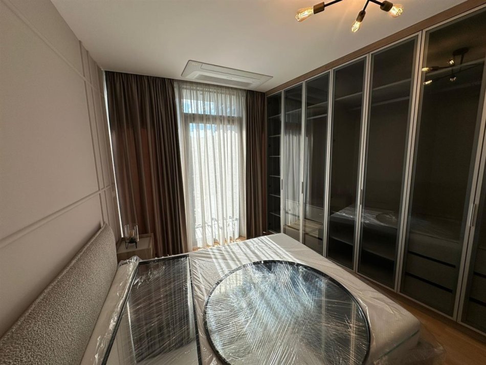 Tirane, jepet me qera apartament 2+1+Ballkon Kati 4, 103 m² 1.500 € (Lake View)