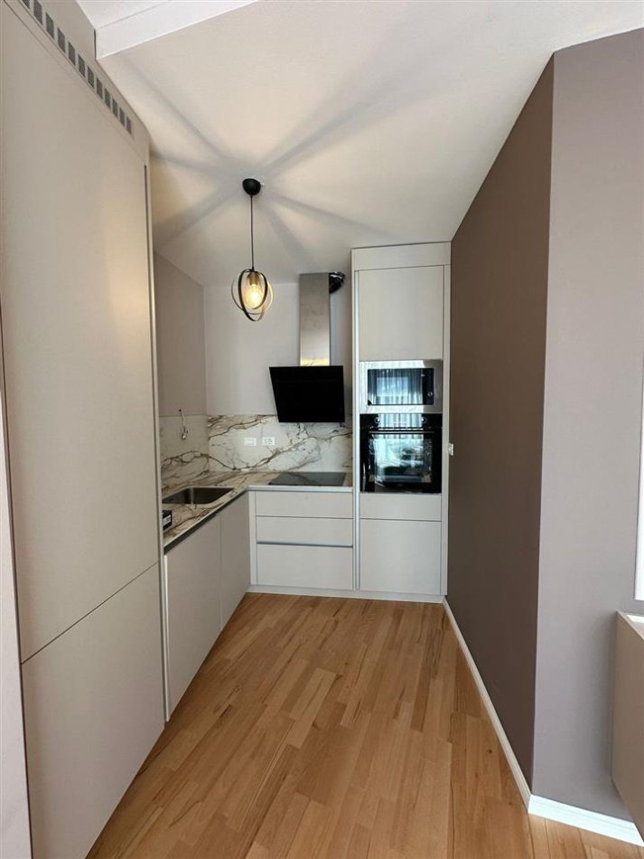 Tirane, jepet me qera apartament 2+1+Ballkon Kati 4, 103 m² 1.500 € (Lake View)